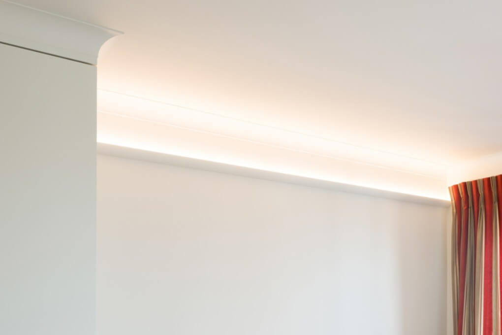 Corniche lumineuse pour éclairage indirect C362 | 50 x 50 x 2000 mm