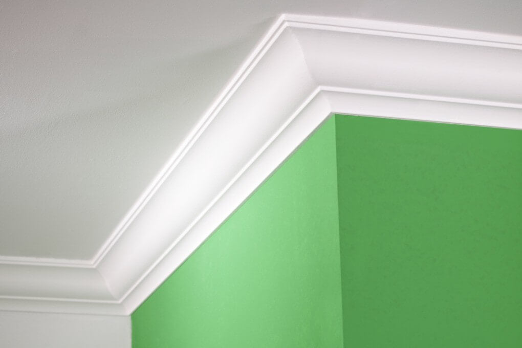 Cornice angolare CB503N in bianco | 92 x 82 x 2000 mm