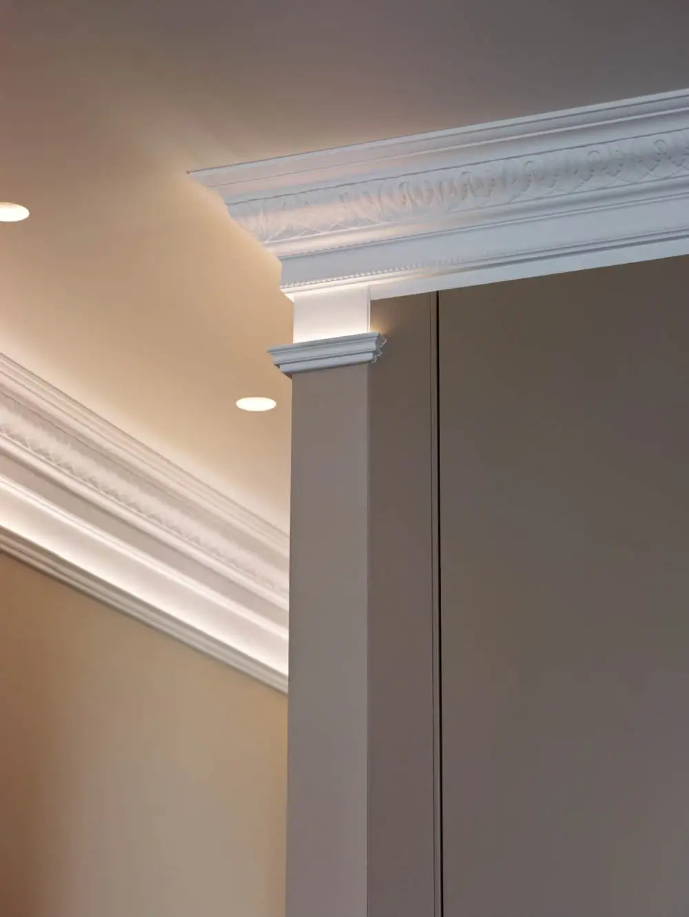 Cornice C219 in bianco | 130 x 176 x 2000 mm