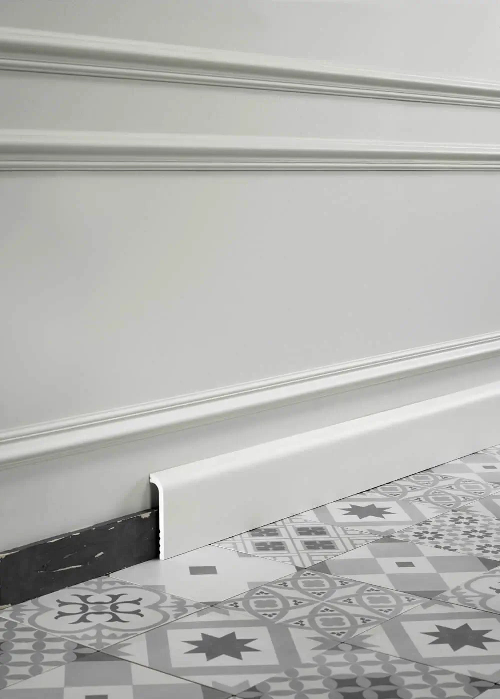 Zoccolino SX185 in bianco | 25 x 120 x 2000 mm